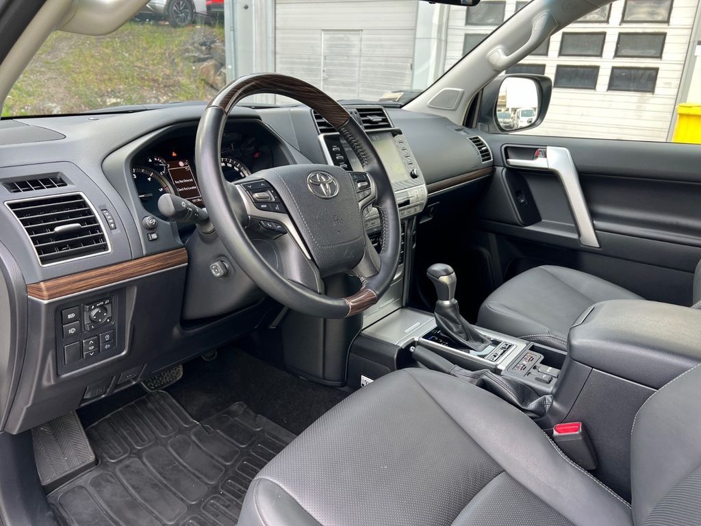 Toyota Land Cruiser 