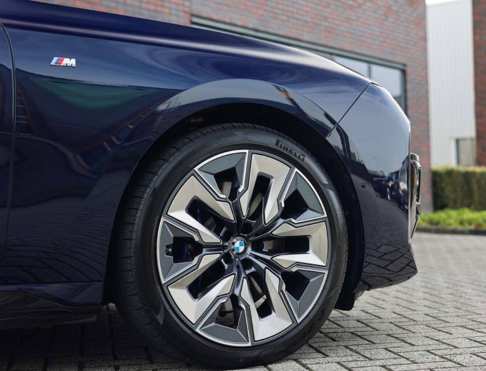 BMW 750