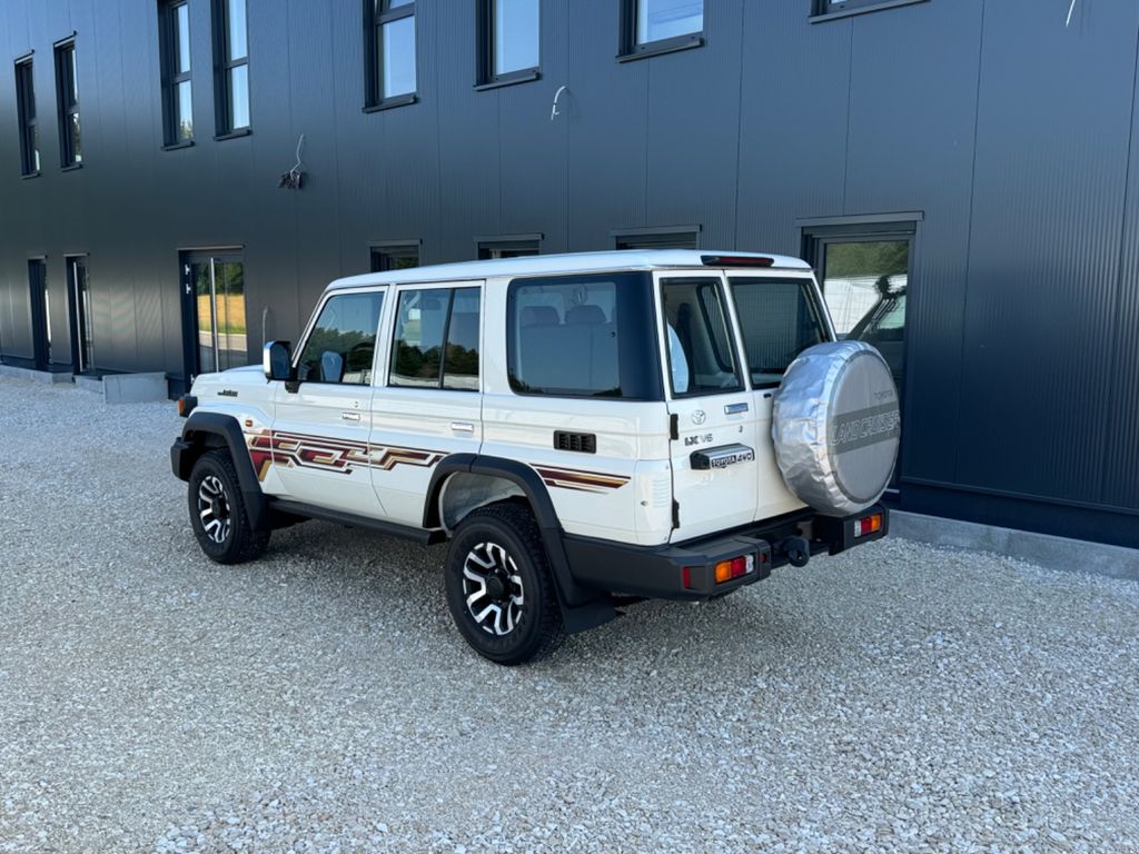 Toyota Land Cruiser 